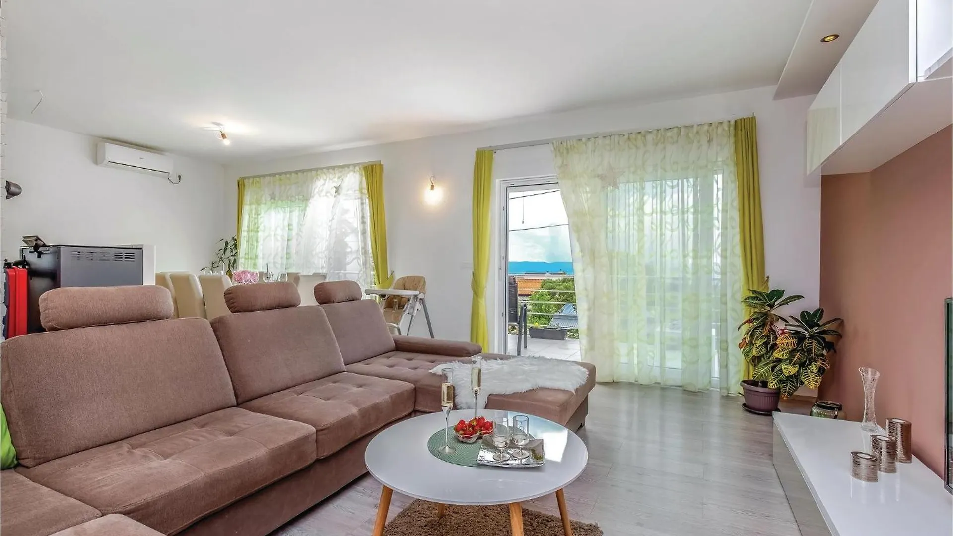 Holiday home Cozy Home In Smrika With House Sea View